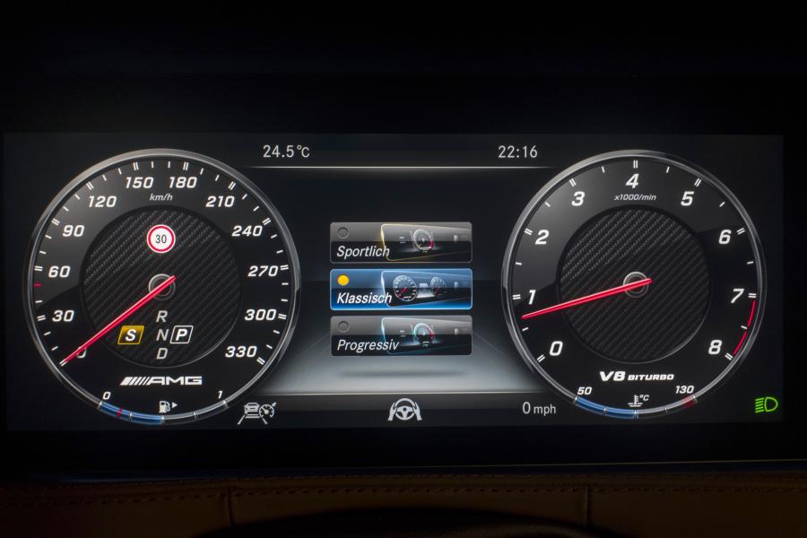 Панель приборов Mercedes-AMG S63 4Matic+ Lang 2017 года  (WW) (фото 32 из 105)